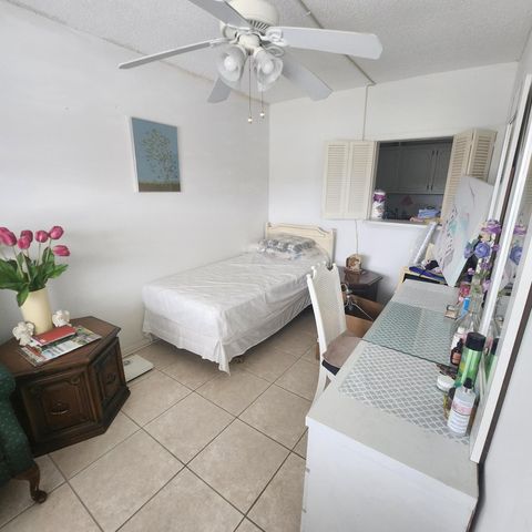 18 Oakridge B 18, Deerfield Beach, FL 33442