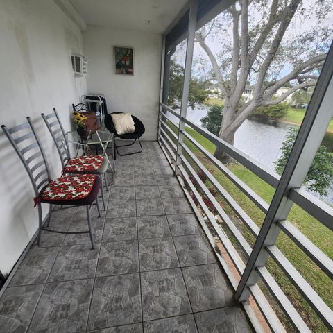 18 Oakridge B 18, Deerfield Beach, FL 33442