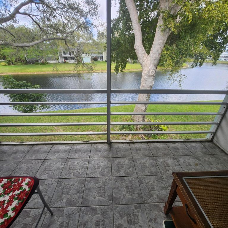 18 Oakridge B 18, Deerfield Beach, FL 33442