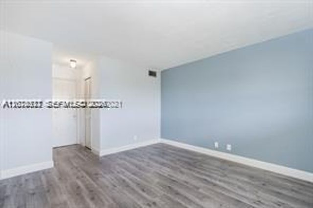 4750 NW 10th Court 308, Plantation, FL 33313