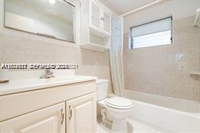 4750 NW 10th Court 308, Plantation, FL 33313
