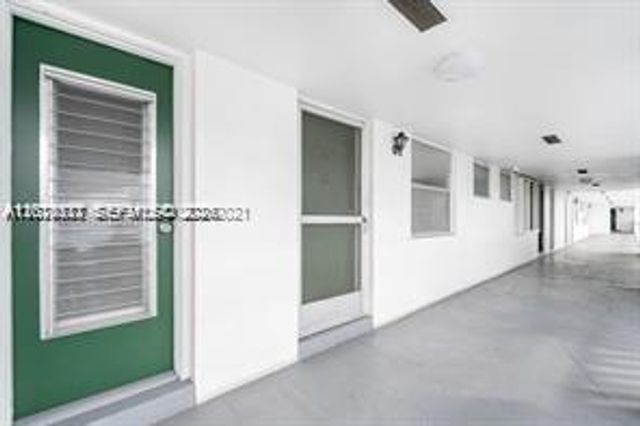 4750 NW 10th Court 308, Plantation, FL 33313