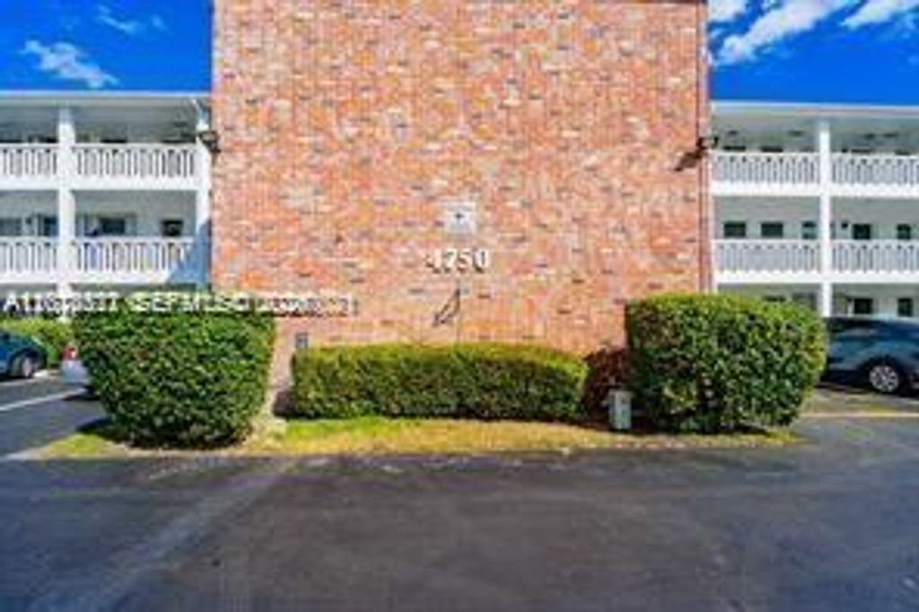 4750 NW 10th Court 308, Plantation, FL 33313