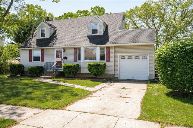 128 Yoakum Avenue, Farmingdale, NY 11735