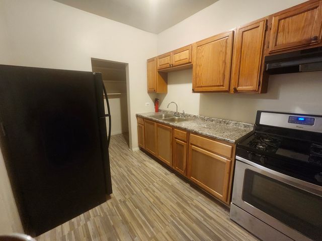 6730 S Clyde Avenue 1, Chicago, IL 60649