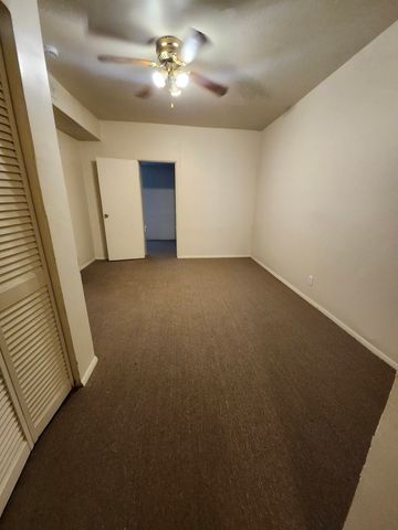 6730 S Clyde Avenue 1, Chicago, IL 60649