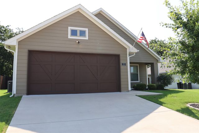 213 Clover Circle, Weatherford, TX 76086