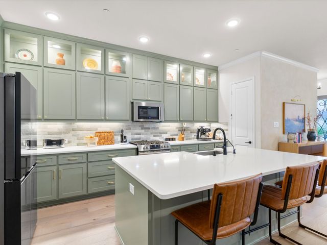 1888 Melinda Lane, Farmers Branch, TX 75234