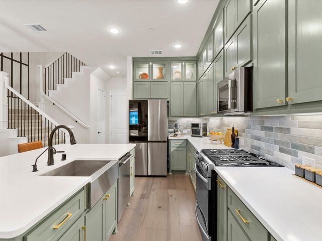 1888 Melinda Lane, Farmers Branch, TX 75234