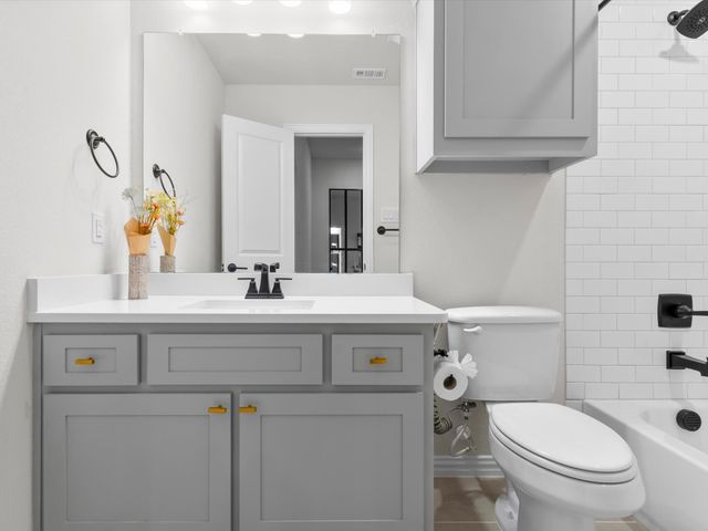 1888 Melinda Lane, Farmers Branch, TX 75234