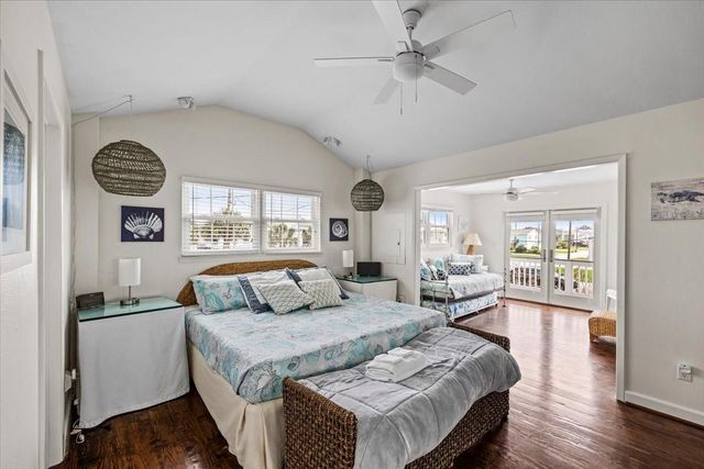3718 Brewster Key Drive, Galveston, TX 77554