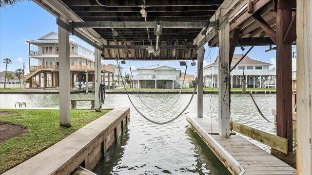 3718 Brewster Key Drive, Galveston, TX 77554