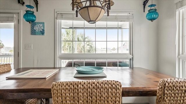 3718 Brewster Key Drive, Galveston, TX 77554