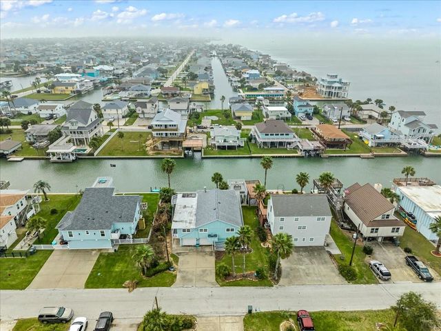 3718 Brewster Key Drive, Galveston, TX 77554
