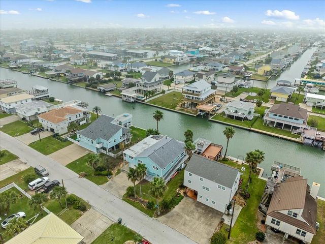 3718 Brewster Key Drive, Galveston, TX 77554