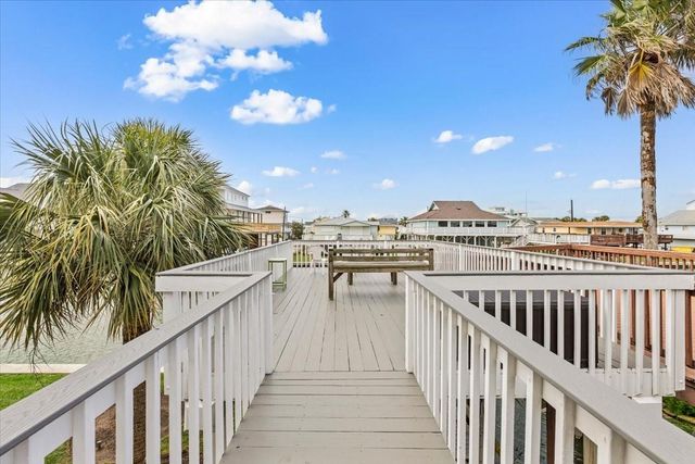 3718 Brewster Key Drive, Galveston, TX 77554