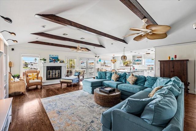 3718 Brewster Key Drive, Galveston, TX 77554