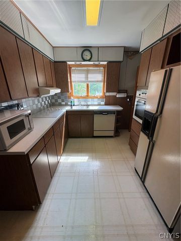 8269 Oswego Road, Clay, NY 13090