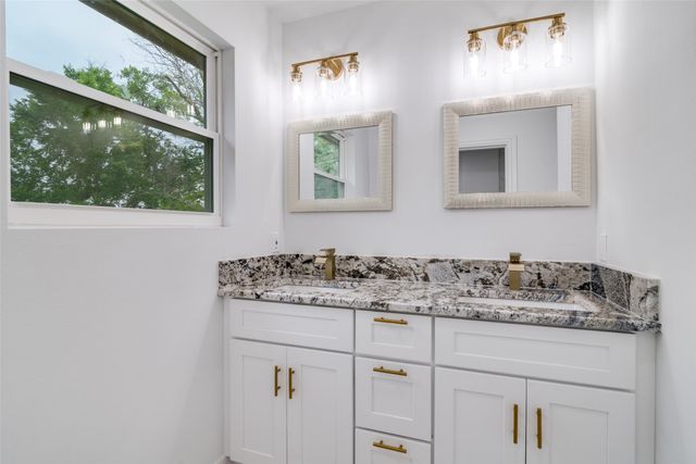 162 Oak Hills Drive, Mabank, TX 75156
