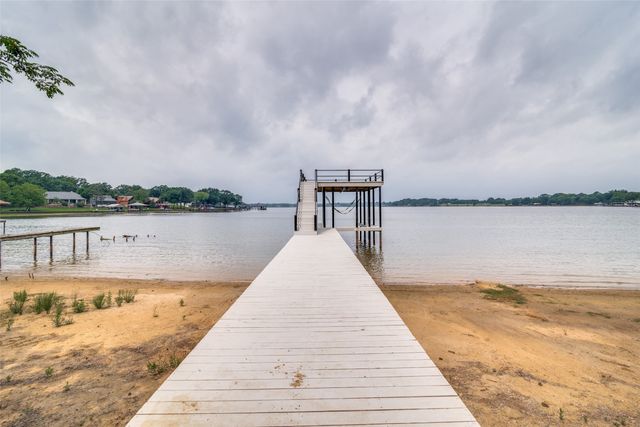 162 Oak Hills Drive, Mabank, TX 75156