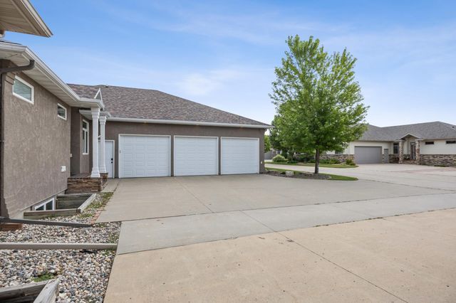 724 Northridge Way, West Fargo, ND 58078