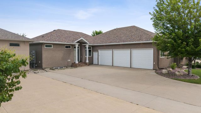 724 Northridge Way, West Fargo, ND 58078
