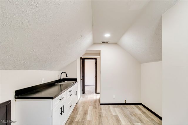 3272 W 88th Street, Cleveland, OH 44102