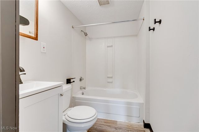 3272 W 88th Street, Cleveland, OH 44102