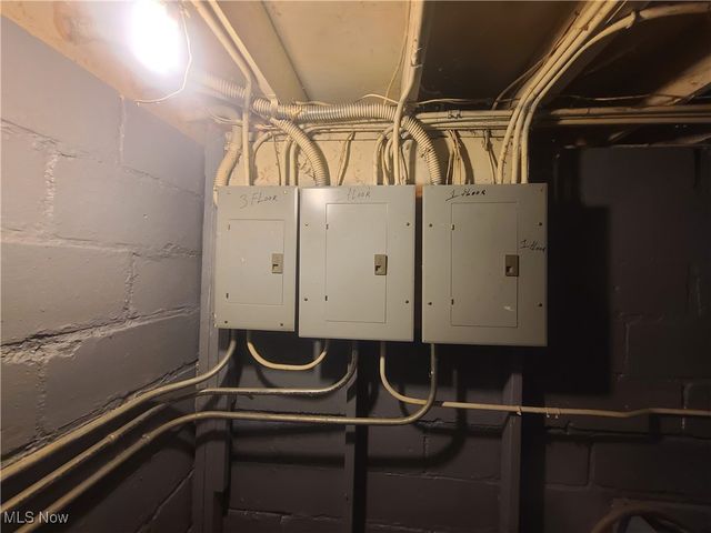 3272 W 88th Street, Cleveland, OH 44102