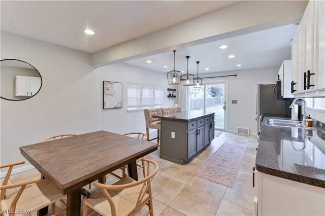 5317 Karen Isle Drive, Willoughby, OH 44094