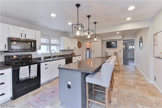 5317 Karen Isle Drive, Willoughby, OH 44094