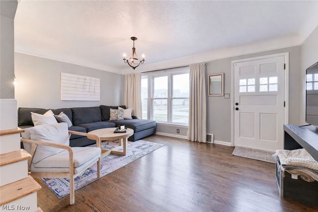 5317 Karen Isle Drive, Willoughby, OH 44094