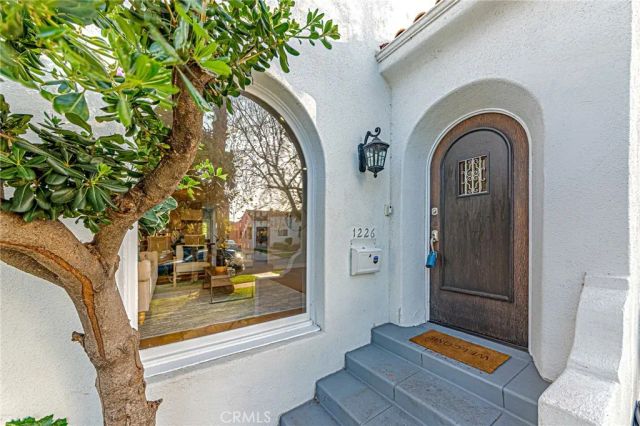 1226 Meadowbrook Avenue, Los Angeles, CA 90019