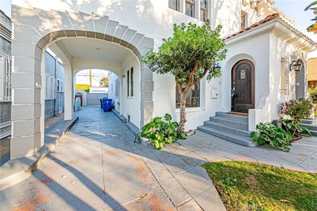 1226 Meadowbrook Avenue, Los Angeles, CA 90019