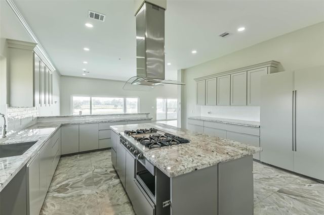 703 Leaning Oak Trail, Richmond, TX 77406