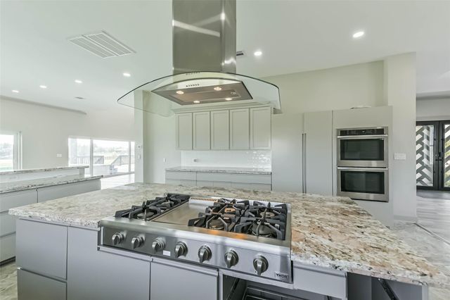 703 Leaning Oak Trail, Richmond, TX 77406
