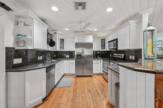 4911 NE 25TH Avenue, Lighthouse Point, FL 33064