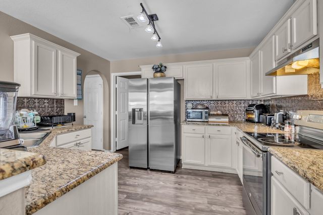 424 Heritage Drive, Crowley, TX 76036