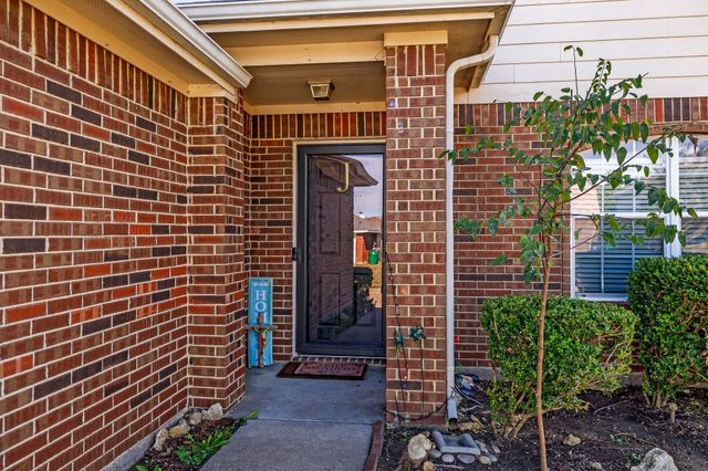 424 Heritage Drive, Crowley, TX 76036