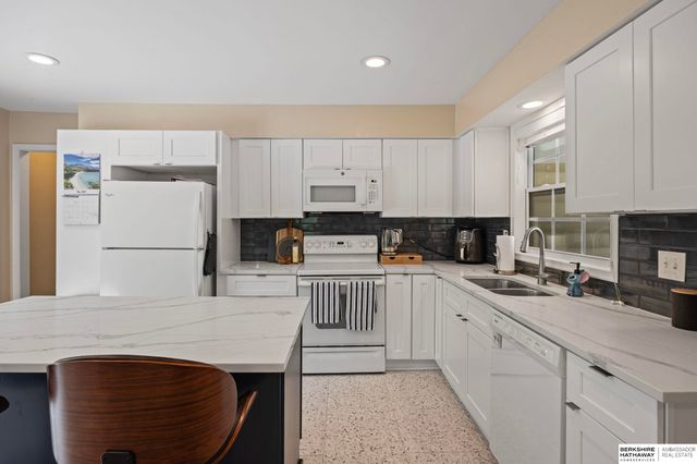3609 Armbrust Drive, Omaha, NE 68124