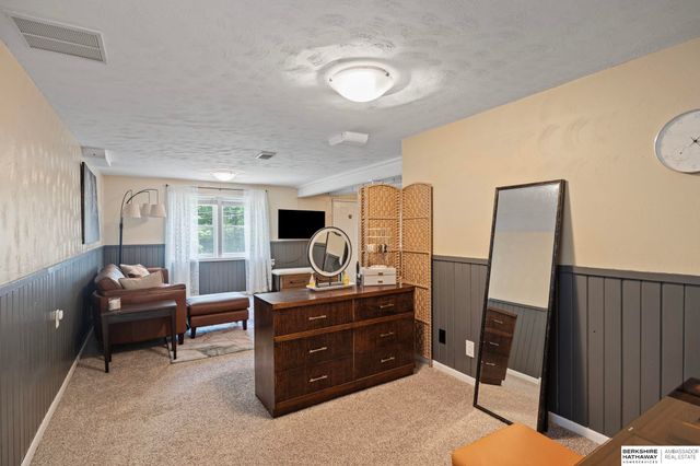 3609 Armbrust Drive, Omaha, NE 68124