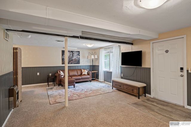 3609 Armbrust Drive, Omaha, NE 68124