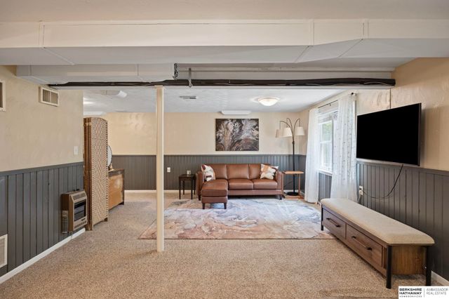 3609 Armbrust Drive, Omaha, NE 68124