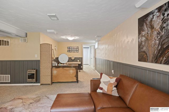 3609 Armbrust Drive, Omaha, NE 68124