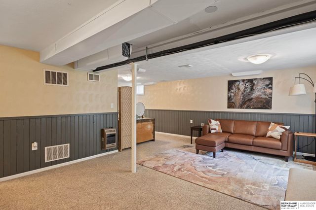 3609 Armbrust Drive, Omaha, NE 68124