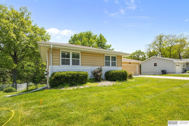 3609 Armbrust Drive, Omaha, NE 68124