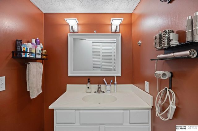 3609 Armbrust Drive, Omaha, NE 68124