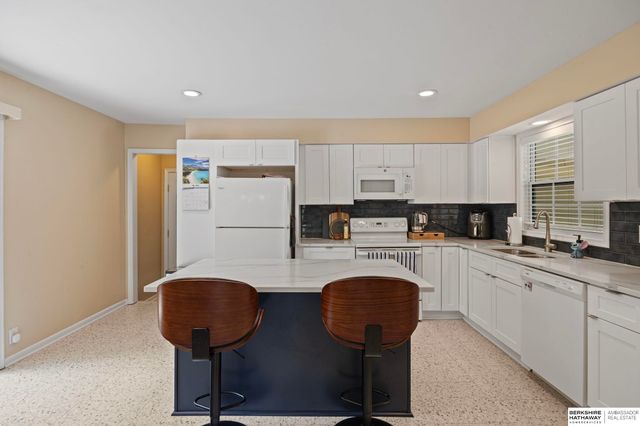 3609 Armbrust Drive, Omaha, NE 68124