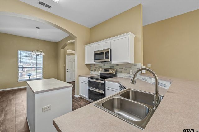 1203 Candice Ct., Whitehouse, TX 75791