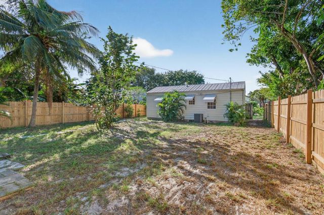 1122 N L Street, Lake Worth Beach, FL 33460